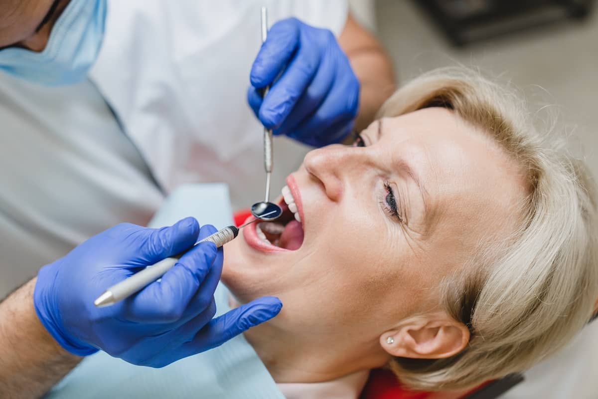 What’s the Difference Between a Dentist and a Periodontist?